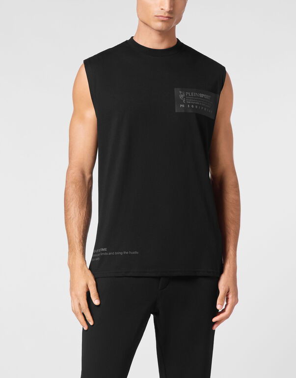 Sleeveless T-shirt