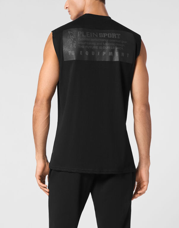 Sleeveless T-shirt